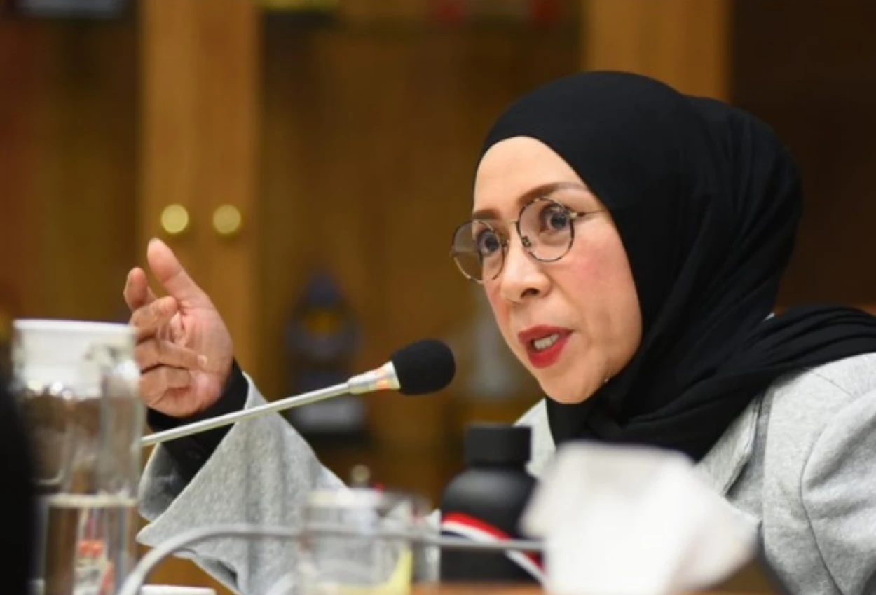 Ikut terseret citra buruk dpr, melly goeslaw ungkap ikhlas ditinggalkan teman teman