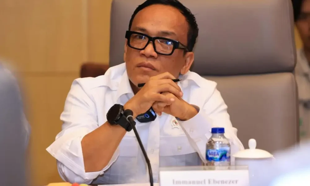 Kpk amankan 2 mobil mewah immanuel ebenezer yang dipindah dari rumah dinas