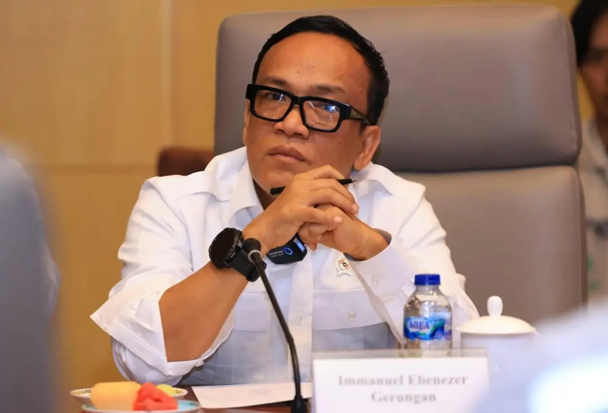 Kpk amankan 2 mobil mewah immanuel ebenezer yang dipindah dari rumah dinas