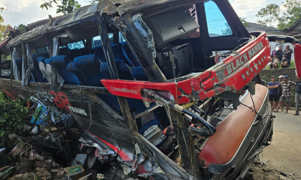 Kecelakaan maut bus rombongan karyawan rsbs di lereng bromo, 8 orang tewas