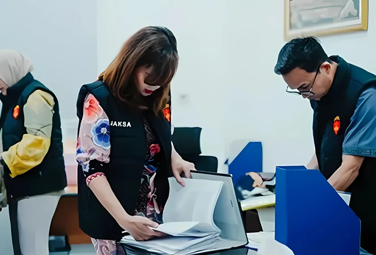 Kejari tangerang geledah kantor pt asm atas dugaan korupsi proyek fiktif