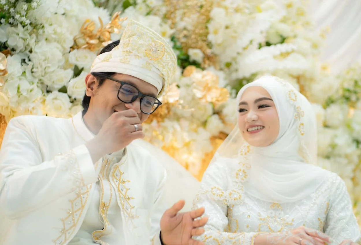Komika dzawin nur resmi menikah dengan renny rachmawanty