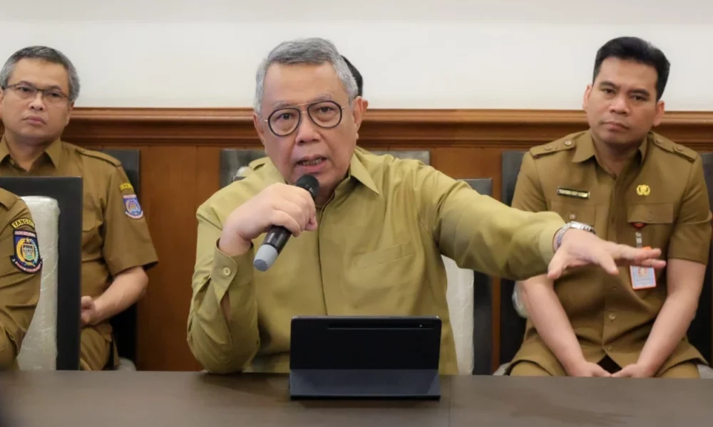 Laporan keuangan pemkot tangsel rp5 triliun viral usai warganet soroti anggaran souvenir rp23 miliar dan konsumsi rp60 miliar. wali kota benyamin beri klarifikasi.
