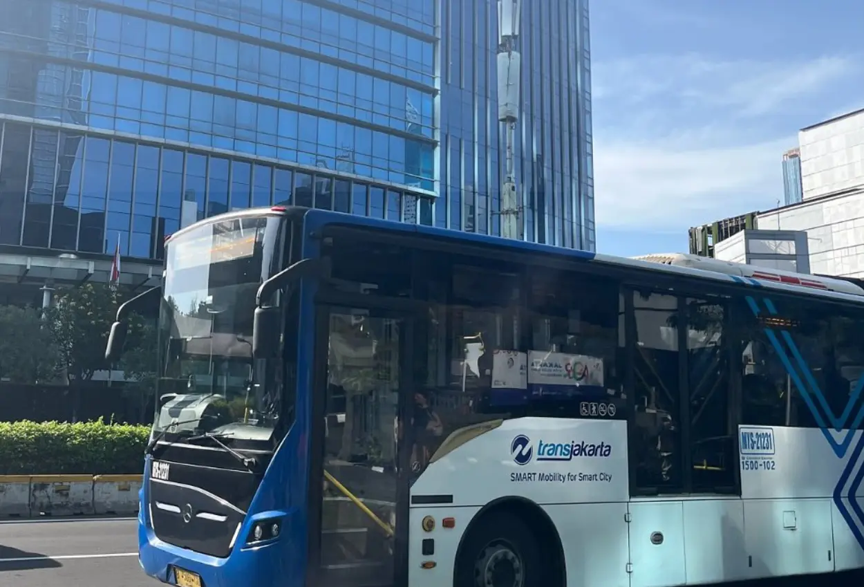Layanan transjakarta dan mrt jakarta tetap normal meski ada perbaikan