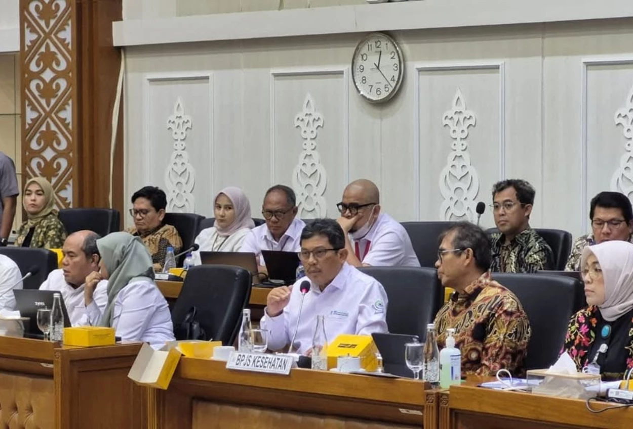 Masyarakat ngeluh terbebani soal iuran, dirut bpjs kesehatan ngerokok rasanya ga berat, kalau bayar bpjs berat