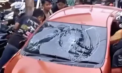 Mobil lcgc diamuk massa usai seruduk 3 motor di bogor