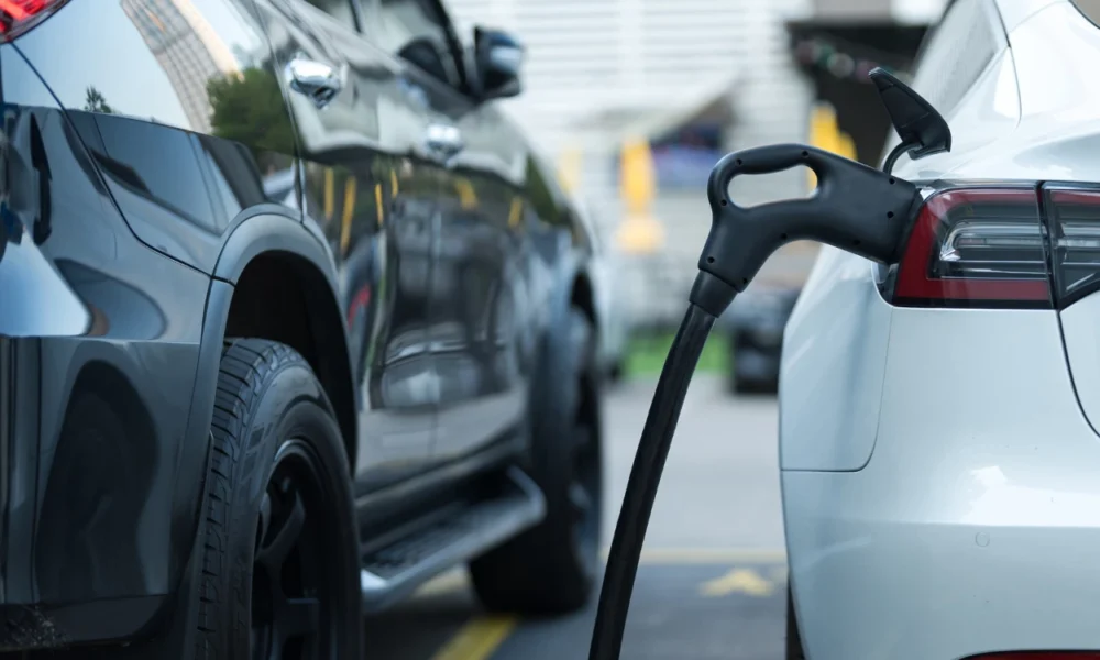 Mobil listrik vs mobil konvensional mana yang lebih hemat biaya operasional