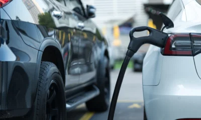 Mobil listrik vs mobil konvensional mana yang lebih hemat biaya operasional