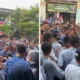Momen haru, siswa smpn 1 prabumulih sambut kembali kepsek yang tak jadi dicopot dari jabatannya