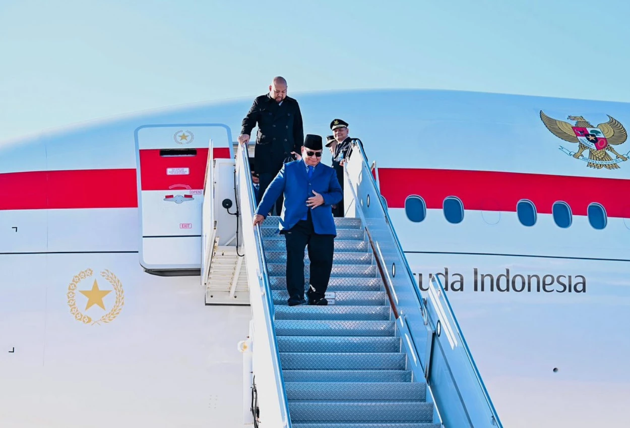 Momen prabowo disambut diaspora saat tiba di hotel new york