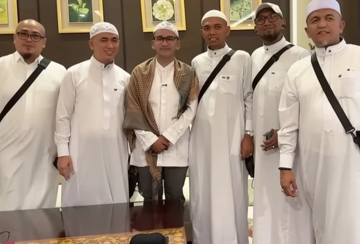 Momen ruben onsu dapat hadiah dari uas saat umrah