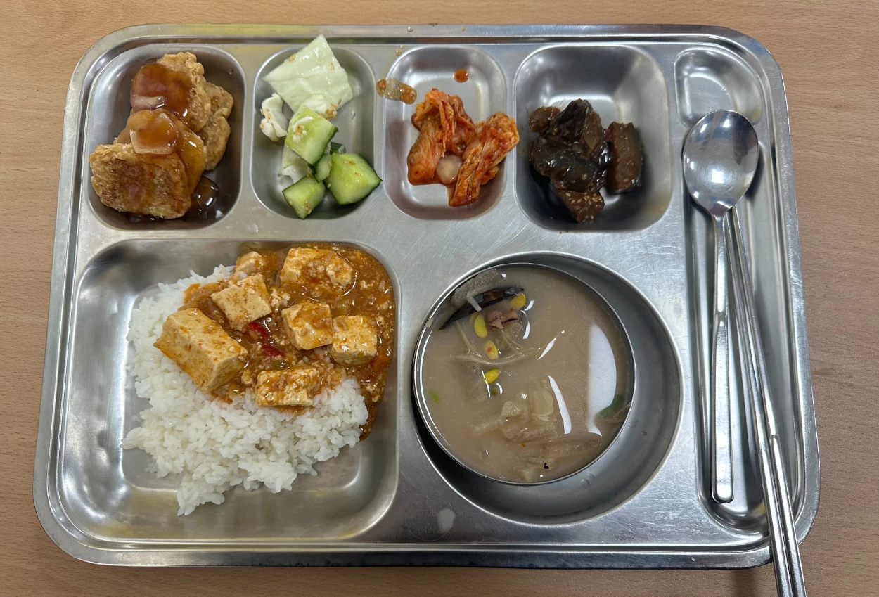 Ompreng makan bergizi gratis mengandung minyak babi setelah uji lab di china