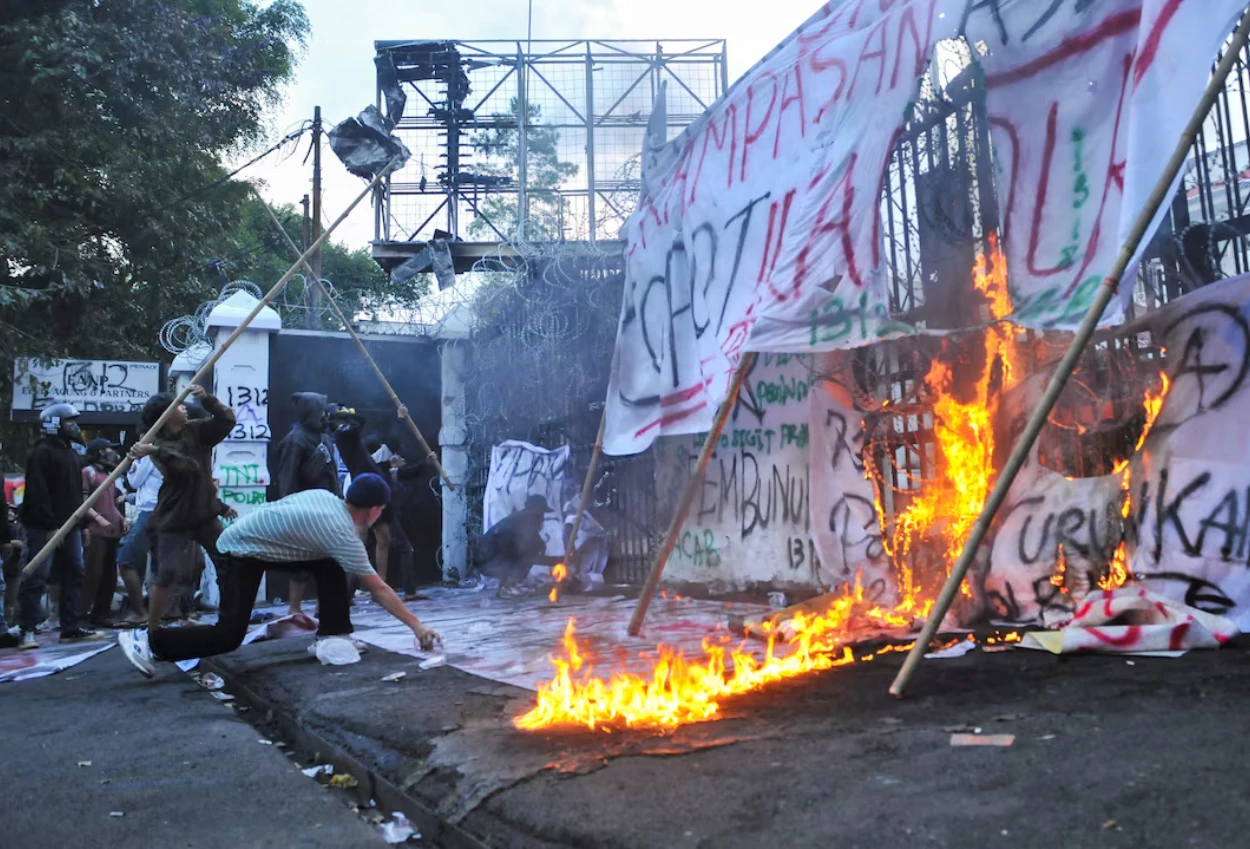 Pbb soroti kekerasan polisi di ri saat demo ada dugaan pelanggaran hukum ham internasional