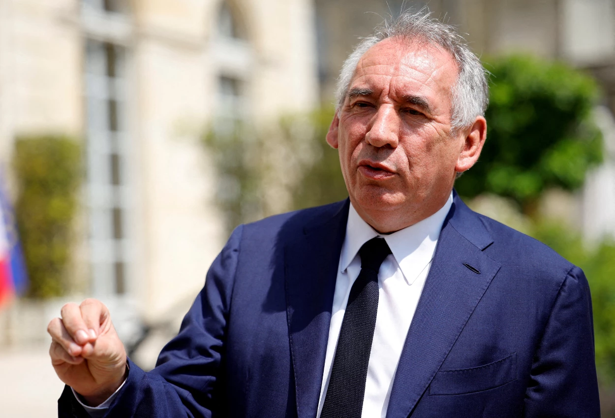 Pm prancis, francois bayrou lengser dari pemerintahan