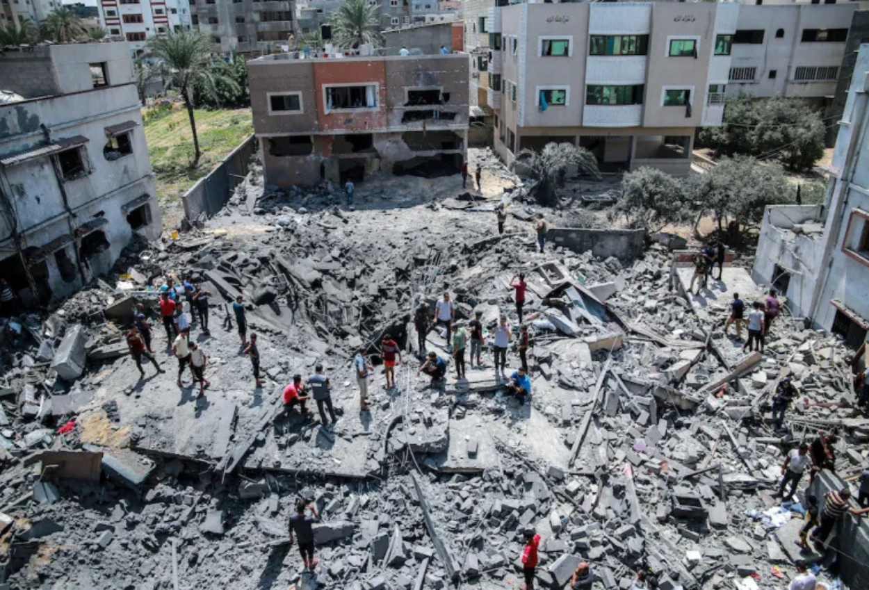 Pasukan israel usir warga palestina lewat serangan darat