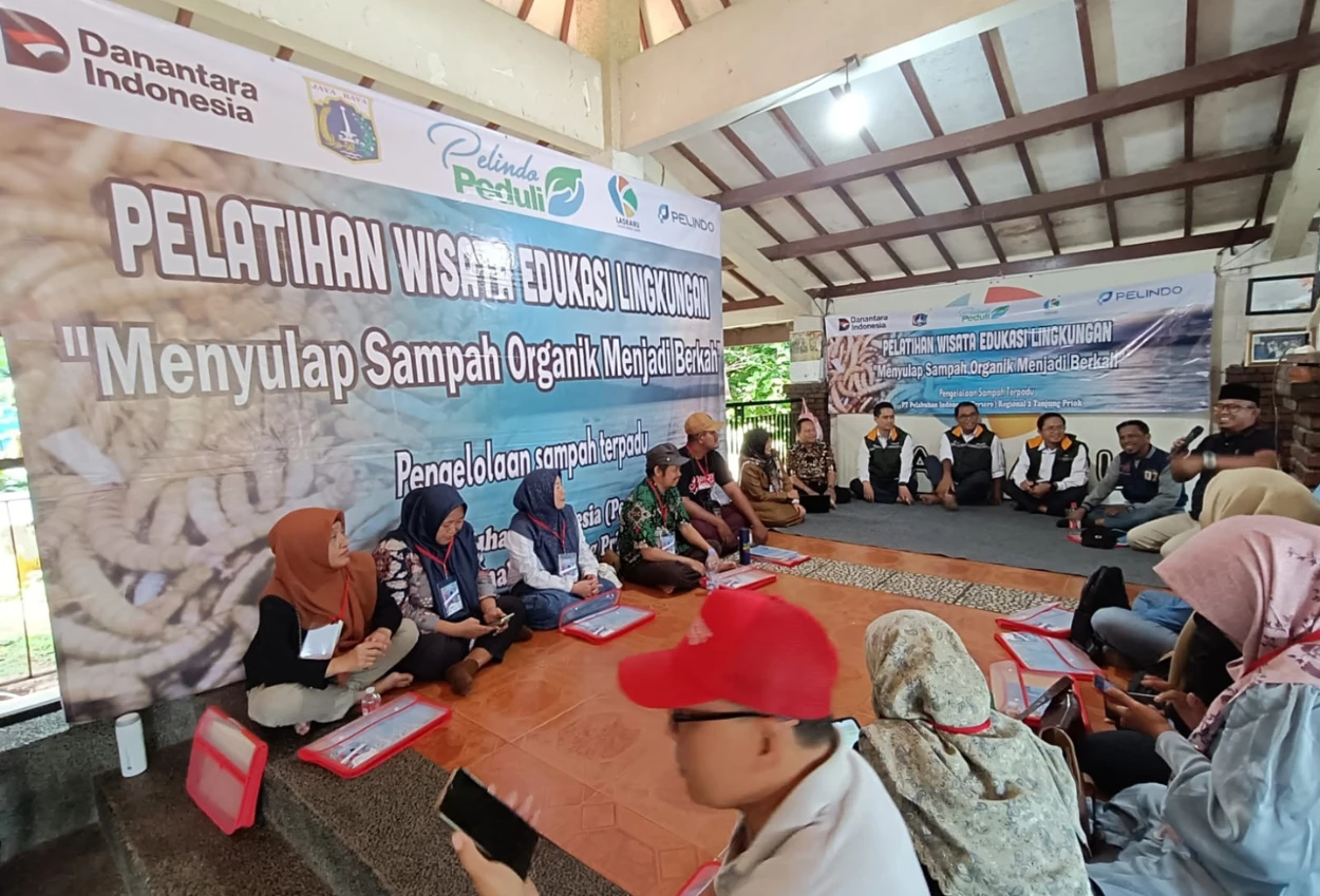 Pelindo gandeng laskaru latih warga kalibaru kelola sampah organik jadi maggot
