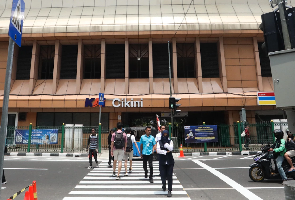 Pemprov dki buka pagar dan sediakan pelican crossing di stasiun cikini