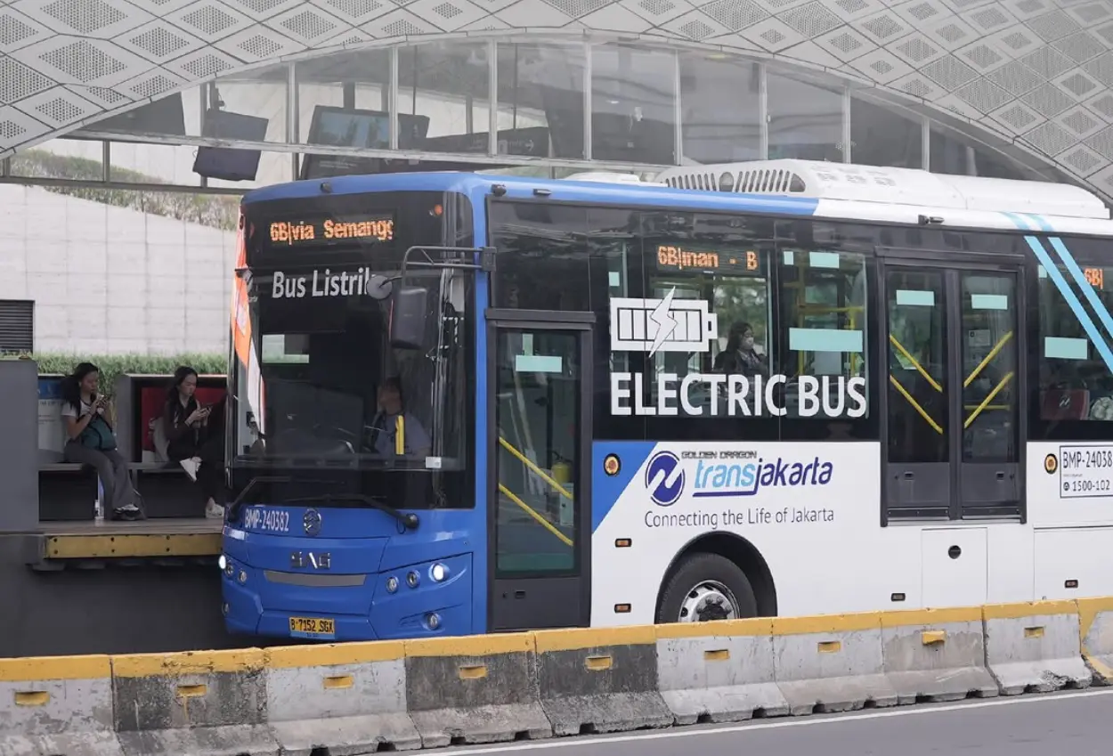 Pihak transjakarta tanggung biaya korban kecelakaan bus yang tabrak ruko di setiabudi