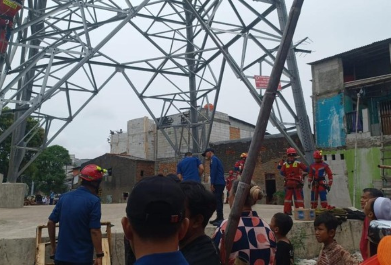 Pria di jakut turun sendiri usai bertahan 46 menit di sutet, mau bunuh diri