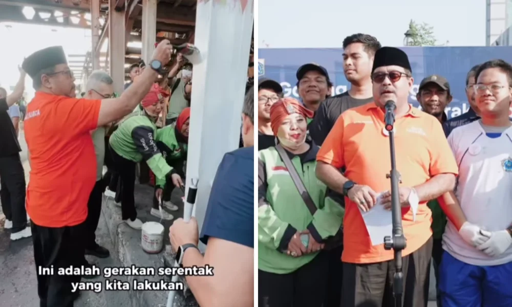 Rano karno dan driver ojol kompak bersihkan halte senen yang dibakar massa