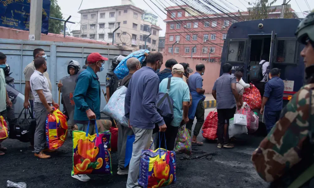 Ribuan napi nepal yang kabur saat kerusuhan pilih balik ke penjara