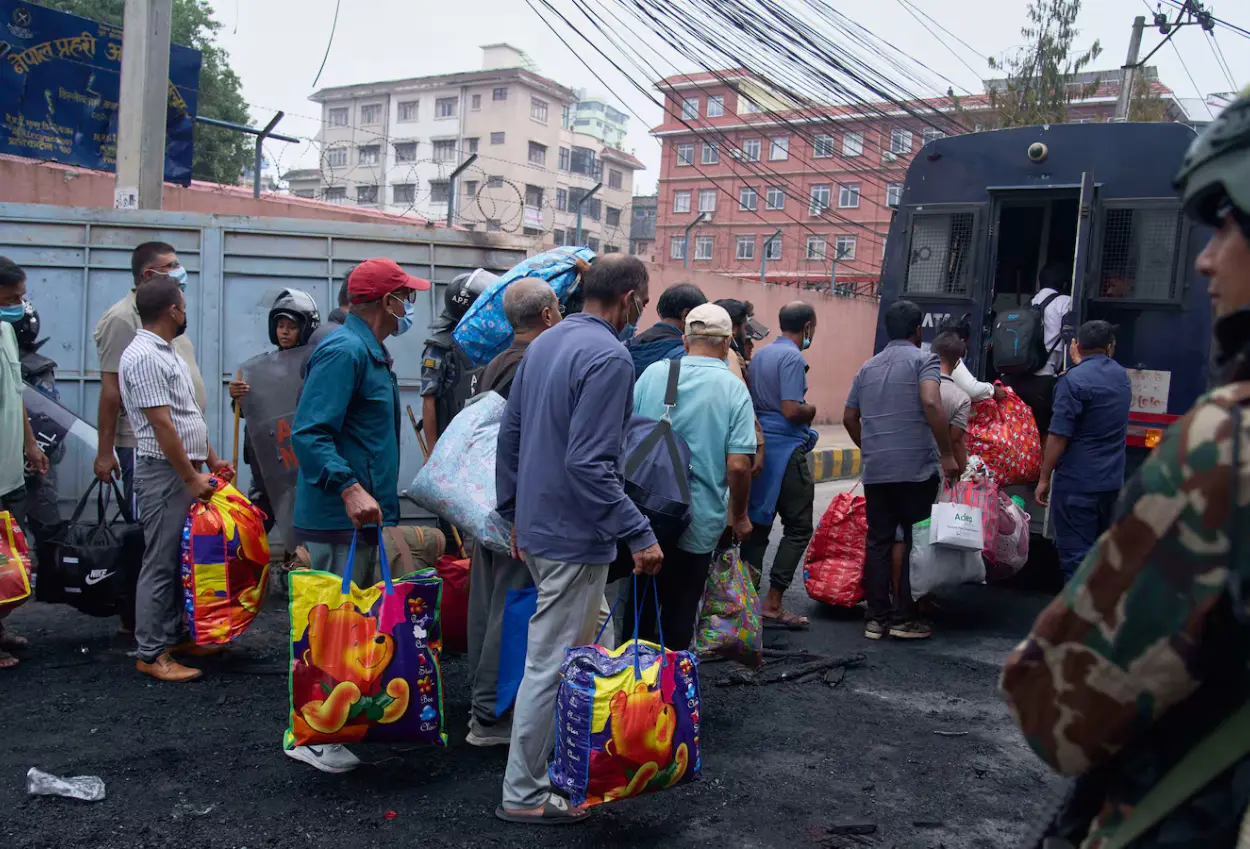 Ribuan napi nepal yang kabur saat kerusuhan pilih balik ke penjara