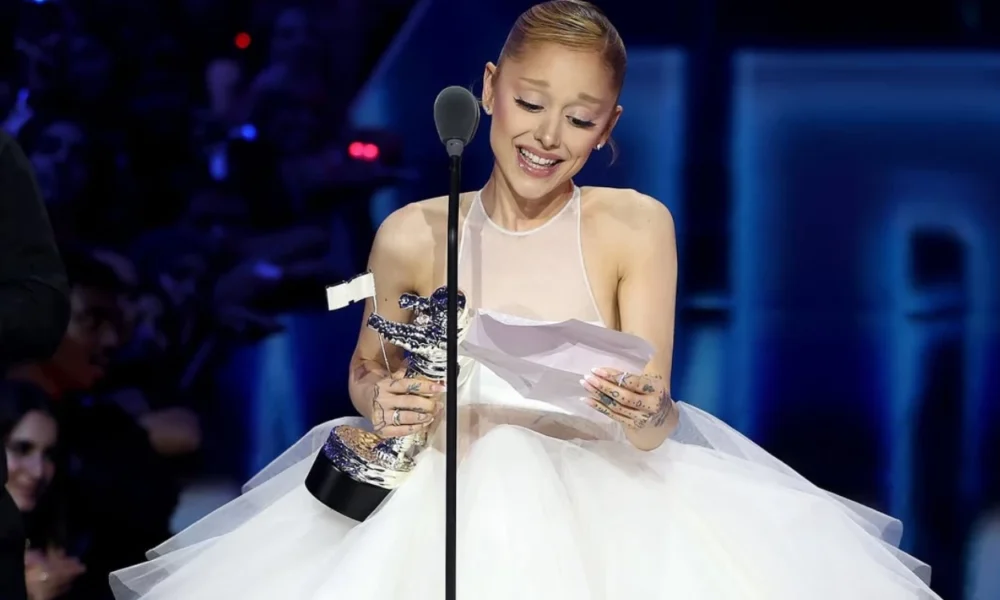Sabet penghargaan di mtv vmas, ariana grande terima kasih kaum gay