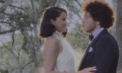 Selena gomez dan benny blanco resmi menikah di california