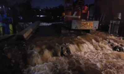 Tanggul karung pasir jebol di bintaro, banjir satu meter rendam ratusan rumah