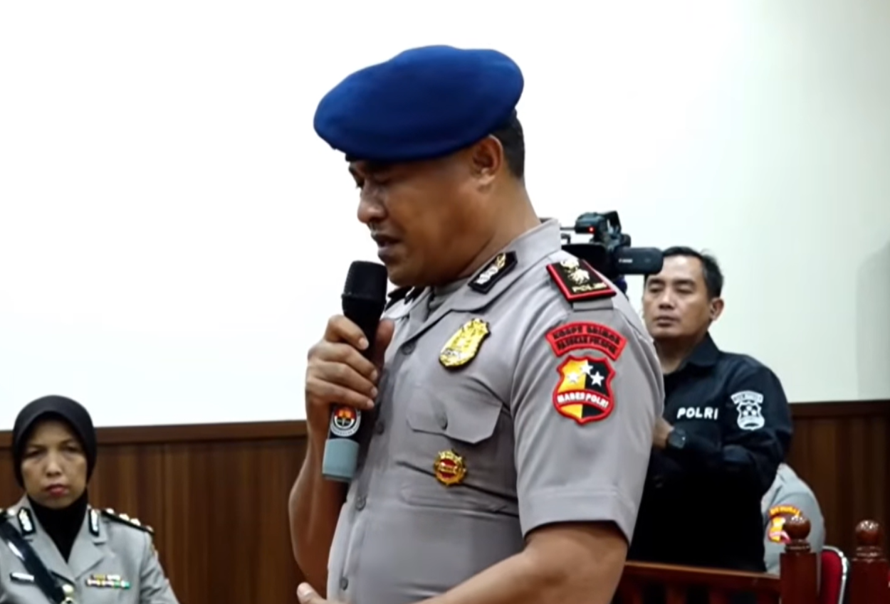 Tangis kompol cosmas pecah usai lindas ojol demi tuhan bukan ada niat mencelakai orang