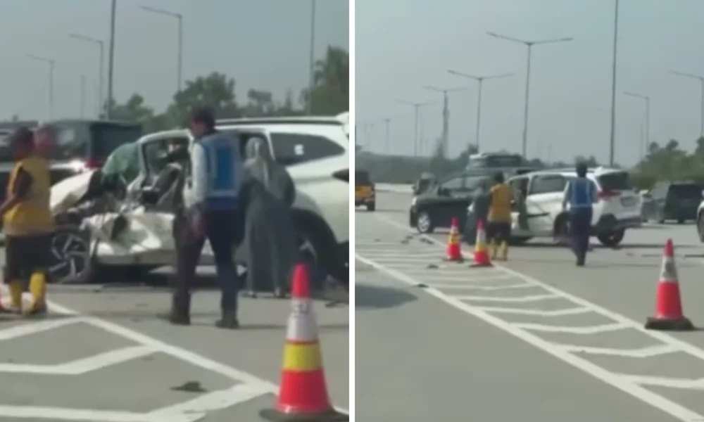 Terjadi kecelakaan di pintu tol pamulang, satu mobil ringsek parah
