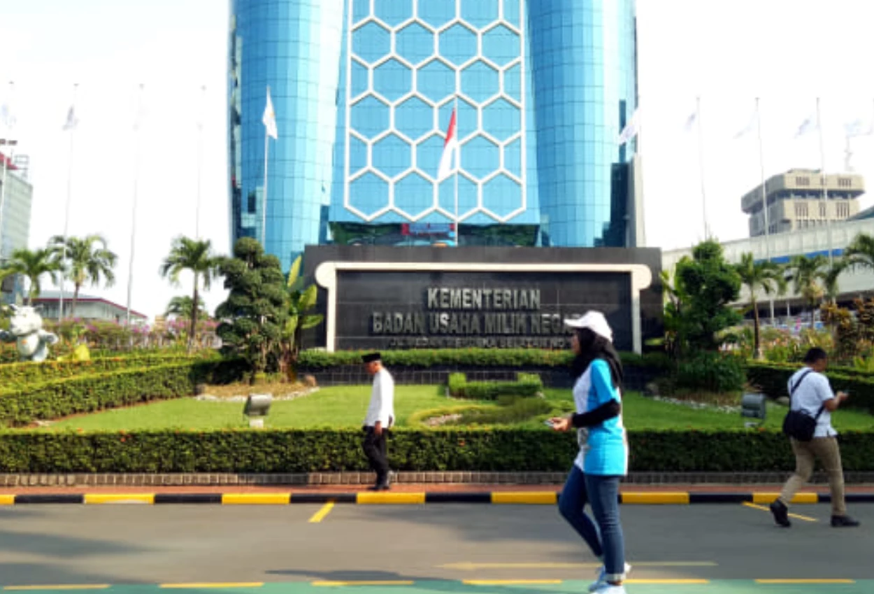 Tok! dpr setujui larangan menteri & wamen rangkap jabatan komisaris bumn