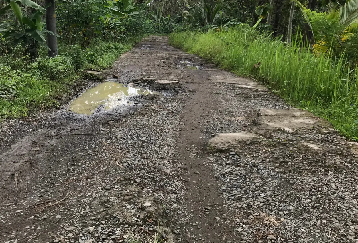 Warga patungan untuk perbaiki jalan rusak di pandeglang, pemkab angkat bicara