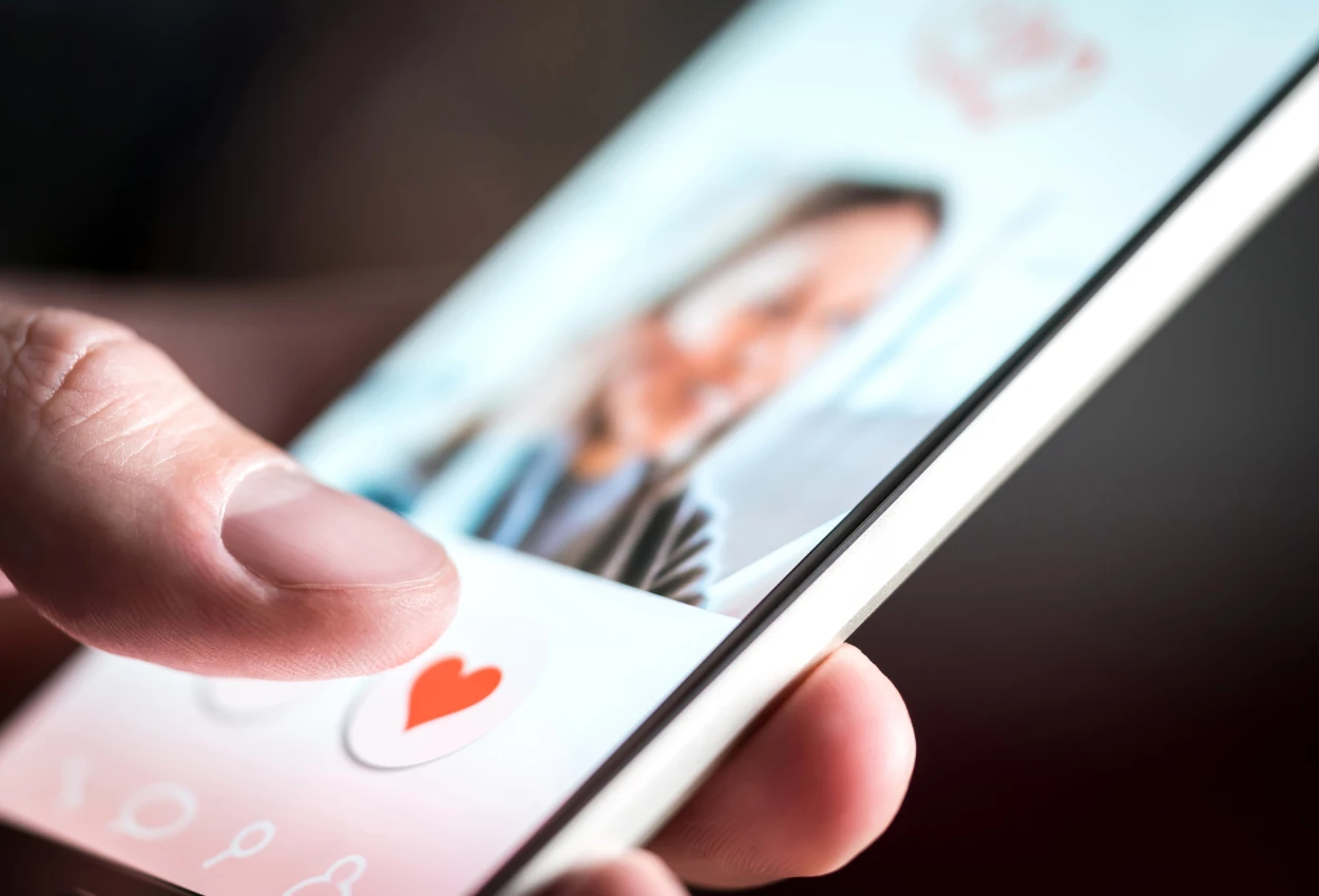 5 alasan kamu harus coba blind date sekali seumur hidup, cocok buat yang bosen sama dating apps!