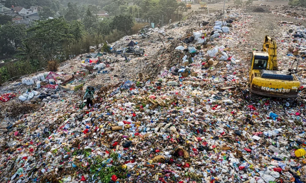 Air tanah tercemar, warga di sekitar tpa cipeucang terpaksa beli air galon setiap hari