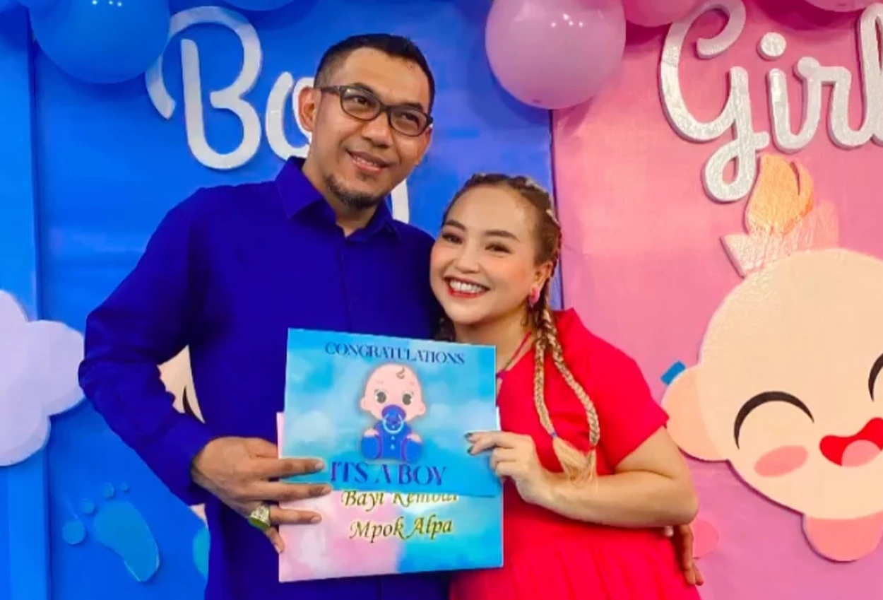 Aji darmaji sumbangkan barang barang mpok alpa lewat tiktok live