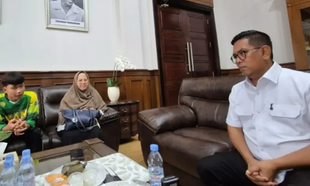 Andra soni cabut status nonaktif kepsek sman 1 cimarga yang tampar siswa merokok