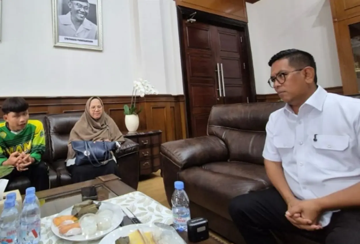 Andra soni cabut status nonaktif kepsek sman 1 cimarga yang tampar siswa merokok