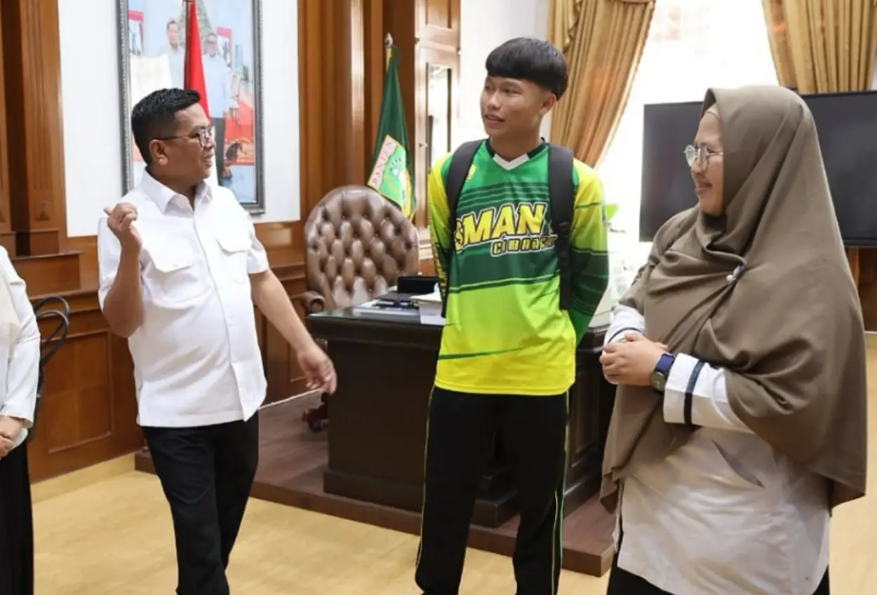 Andra soni undang makan siang kepsek dan siswa sman 1 cimarga, akhiri konflik dengan damai
