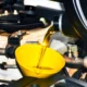 Biar mesin gak cepat panas! ini 3 oli 10w 40 paling direkomendasikan untuk mobil bensin