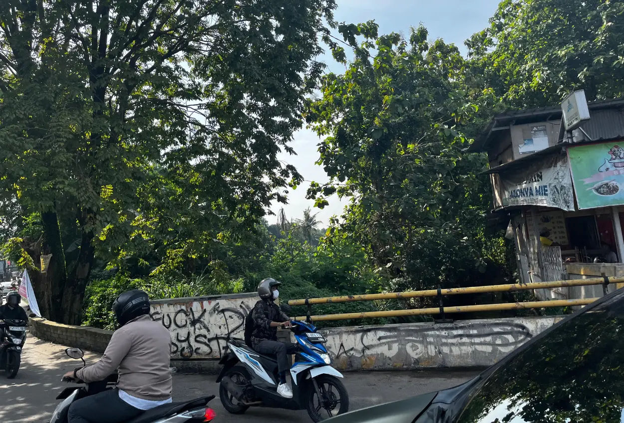 Bocah sd hanyut terseret arus di selokan pamulang, tim gabungan masih lakukan pencarian