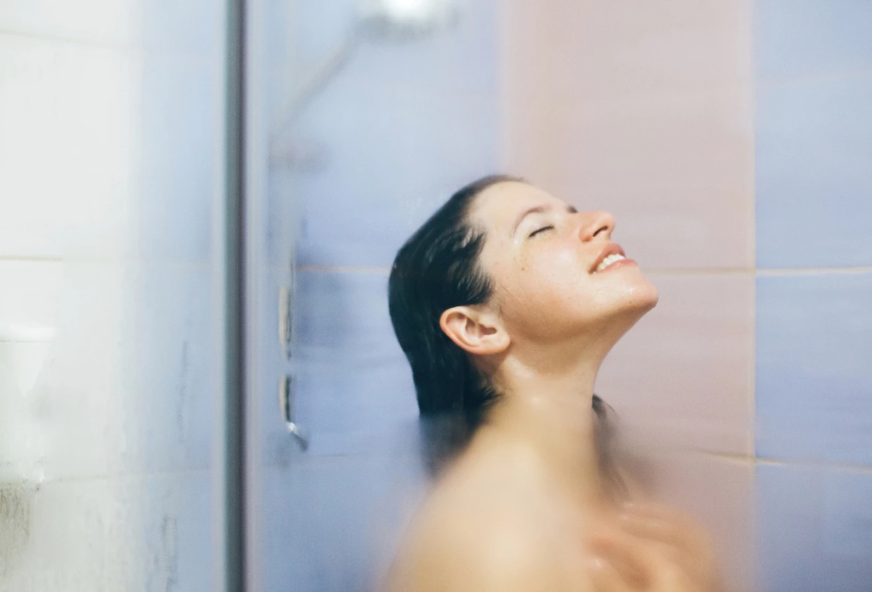 Bukan sekadar rileks! ini 7 manfaat mandi air hangat untuk jantung, otot, hingga kualitas tidur