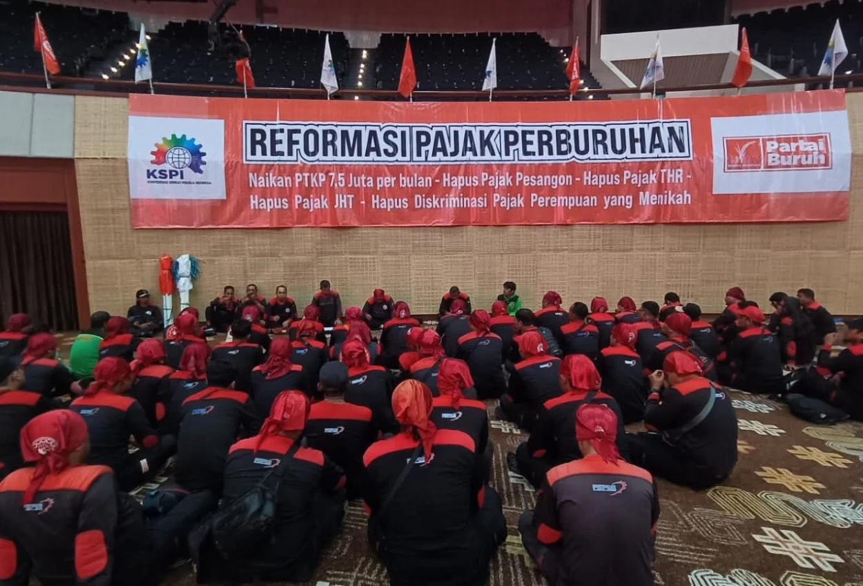 Demo buruh hari ini 30 oktober 2025, ribuan pekerja tuntut kenaikan upah