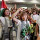 Diusir israel, greta thunberg dan ratusan aktivis global sumud flotilla tiba di yunani