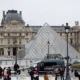 Dua tersangka pencurian permata mahkota di museum louvre ditangkap!