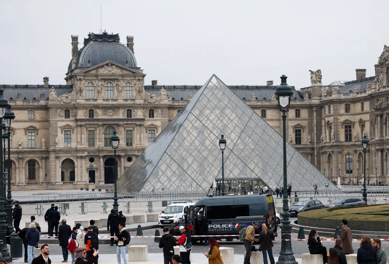 Dua tersangka pencurian permata mahkota di museum louvre ditangkap!