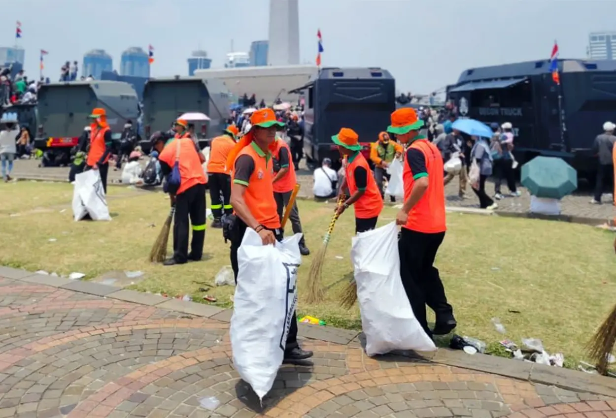 Fantastis! hut tni di monas hasilkan 126,65 ton sampah