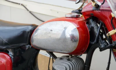 Gak perlu ke bengkel, ini trik ampuh menghilangkan karat di motor
