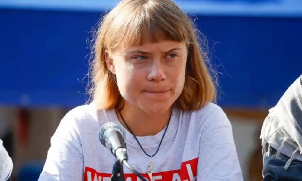 Greta thunberg dipaksa cium bendera israel saat ditahan