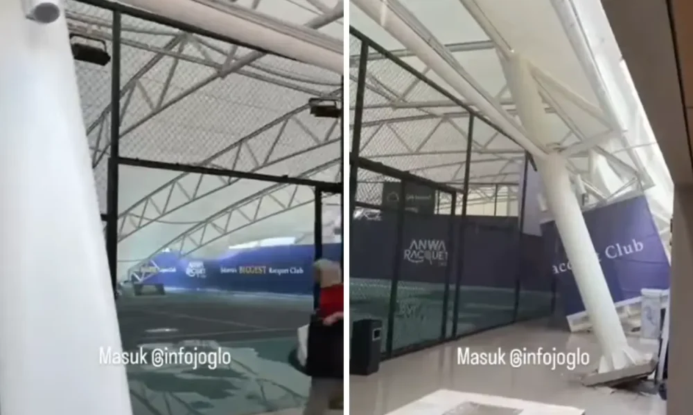 Imbas angin kencang, atap lapangan padel di jakbar ambruk